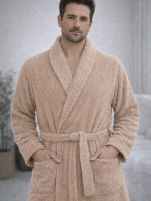 Albornoz de hombre color tierra