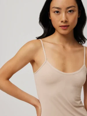 Combinación Ysabel Mora nude tirante fino