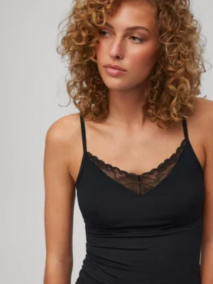 Camiseta tirantes Ysabel Mora 19048 negra