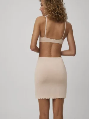 Falda combinación Ysabel Mora 19005 en color nude