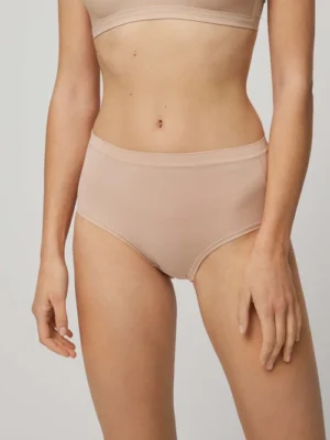 Braga alta adaptable Ysabel Mora 19697 en nude, vista delantera.