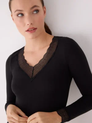 Camiseta de manga larga Ysabel Mora 19565 negra con encaje